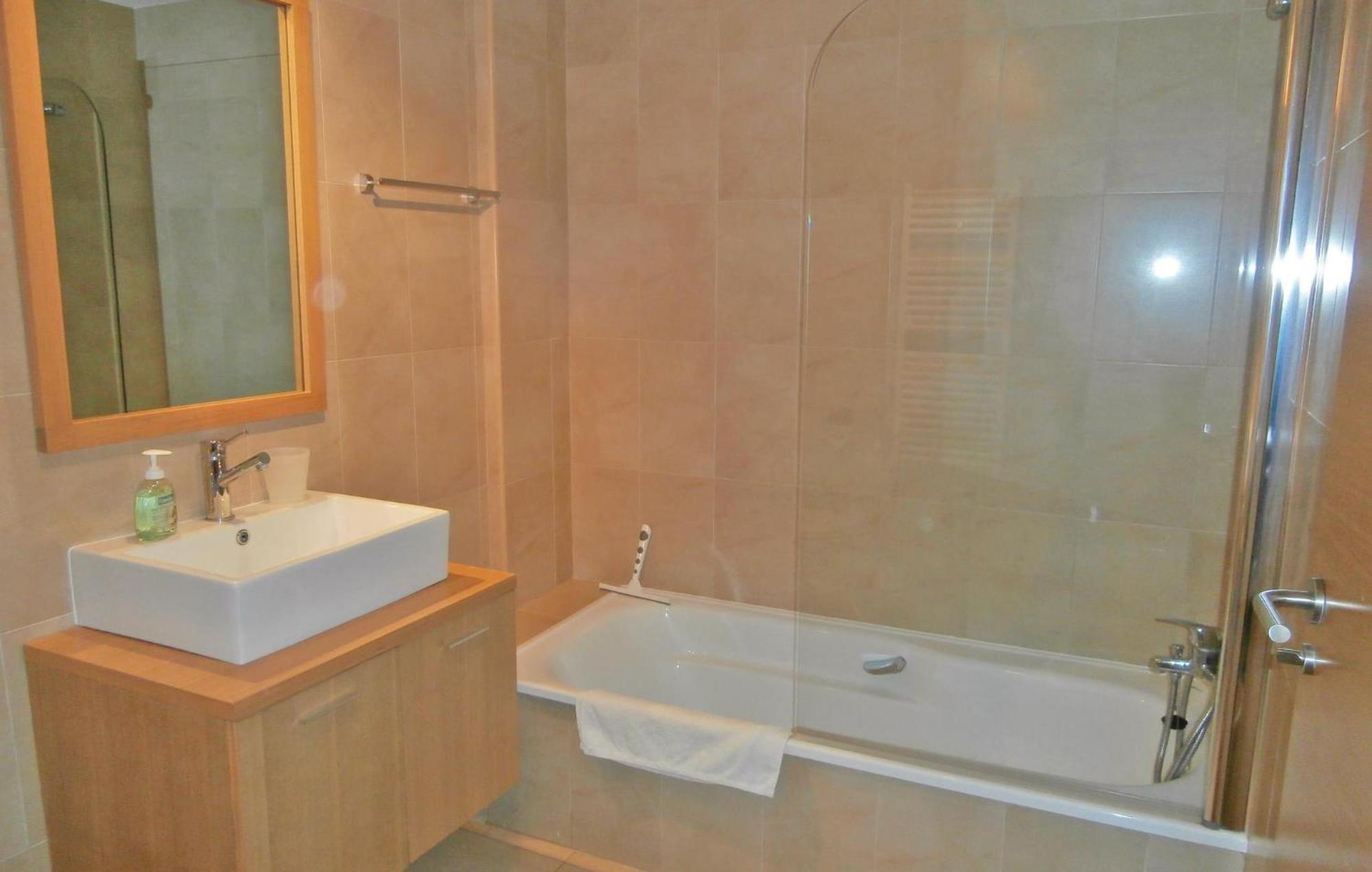 2 Bedroom Beautiful Apartment In Sucina Bagian luar foto