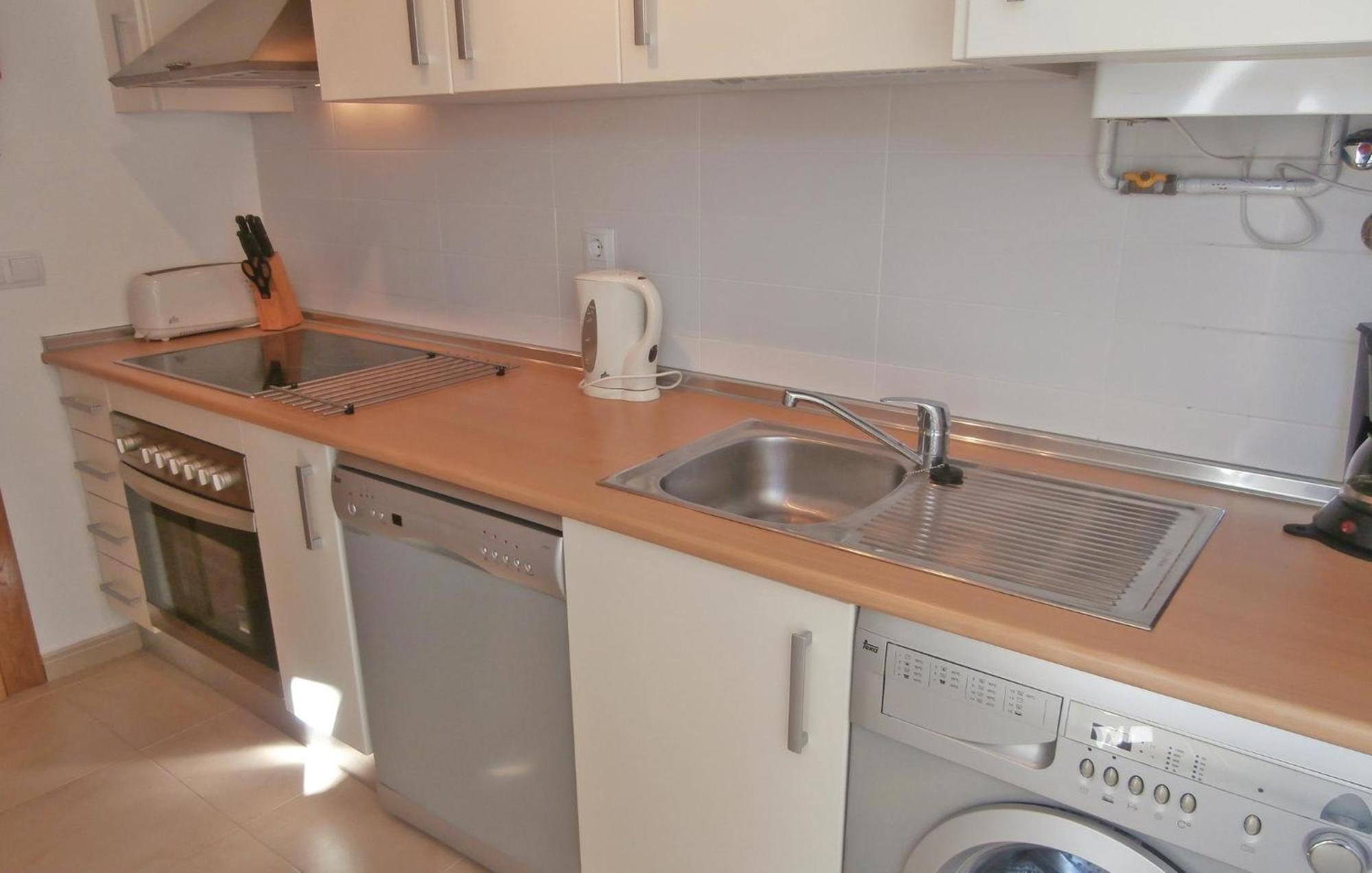 2 Bedroom Beautiful Apartment In Sucina Bagian luar foto