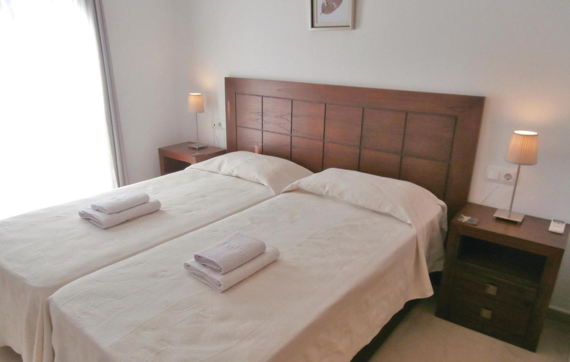 2 Bedroom Beautiful Apartment In Sucina Bagian luar foto
